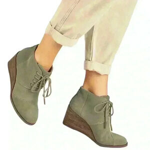 Toms Hyde Wedge Sneakers Ankle Bootie Vetiver Grey Sage Green Suede size 7.5